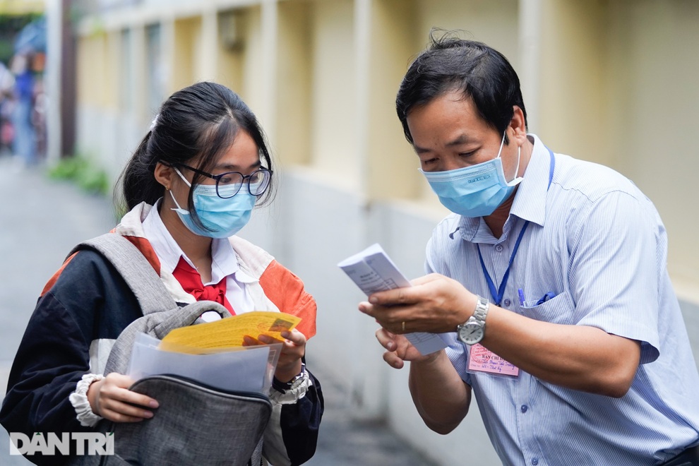 TPHCM: Thí sinh lớp 10 cẩn trọng nếu đăng ký nhập học nhiều trường chuyên - 1 TPHCM: Thí sinh lớp 10 cẩn trọng nếu đăng ký nhập học nhiều trường chuyên - 1