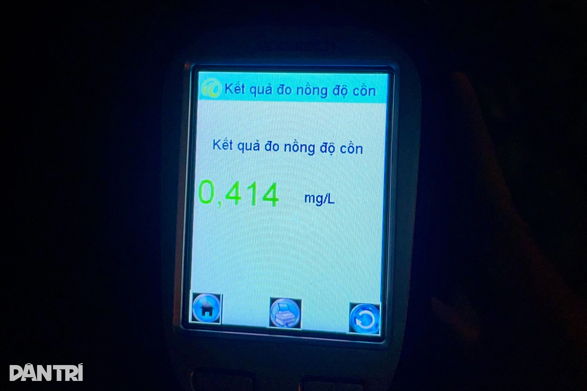 CSGT kiểm tra cồn hàng trăm tài xế taxi, xe ôm, không phát hiện vi phạm - 8