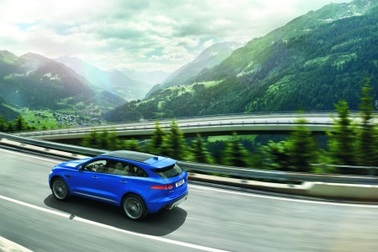 Jaguar F-Pace "tham chiến" phân khúc crossover cao cấp