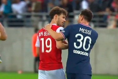 C.Ronaldo tùy hứng, Messi đề ra quy tắc nghiêm ngặt khi đổi áo đấu