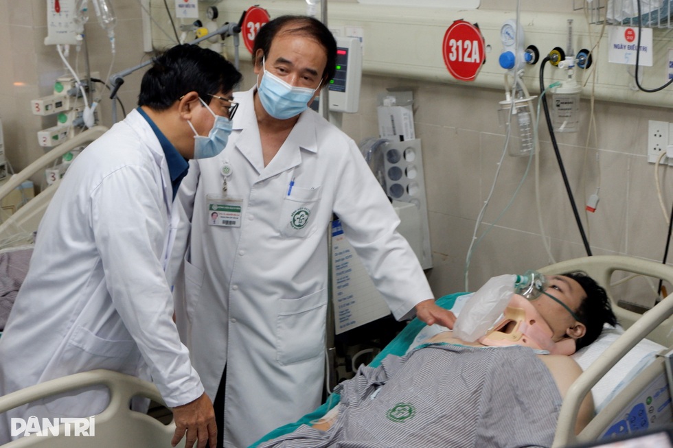 Hơn 24 giờ báo động đỏ cứu nạn nhân vụ cháy chung cư mini - 8 Hơn 24 giờ báo động đỏ cứu nạn nhân vụ cháy chung cư mini - 8