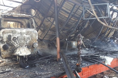 10 chiếc xe cổ cháy rụi trong quán cà phê ở Đà Lạt