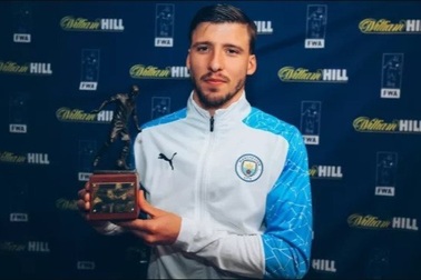 Ngôi sao Man City được vinh danh là "Cầu thủ xuất sắc nhất nước Anh"