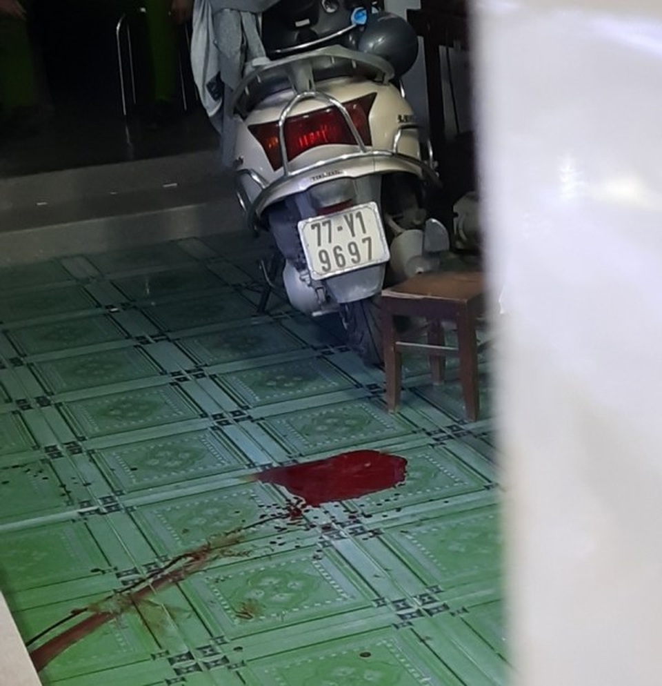 Bắt nghi phạm dùng búa tấn công chủ hiệu vàng để cướp - 4 Bắt nghi phạm dùng búa tấn công chủ hiệu vàng để cướp - 4