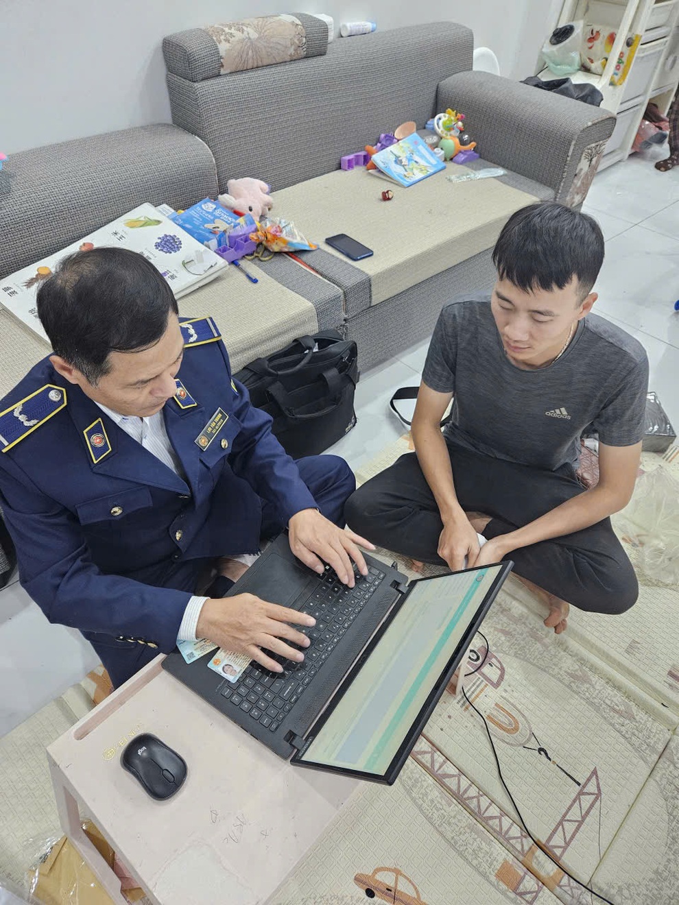 Hà Nội mở cao điểm kiểm tra, kiểm soát thị trường dịp cuối năm - 1 Hà Nội mở cao điểm kiểm tra, kiểm soát thị trường dịp cuối năm - 1