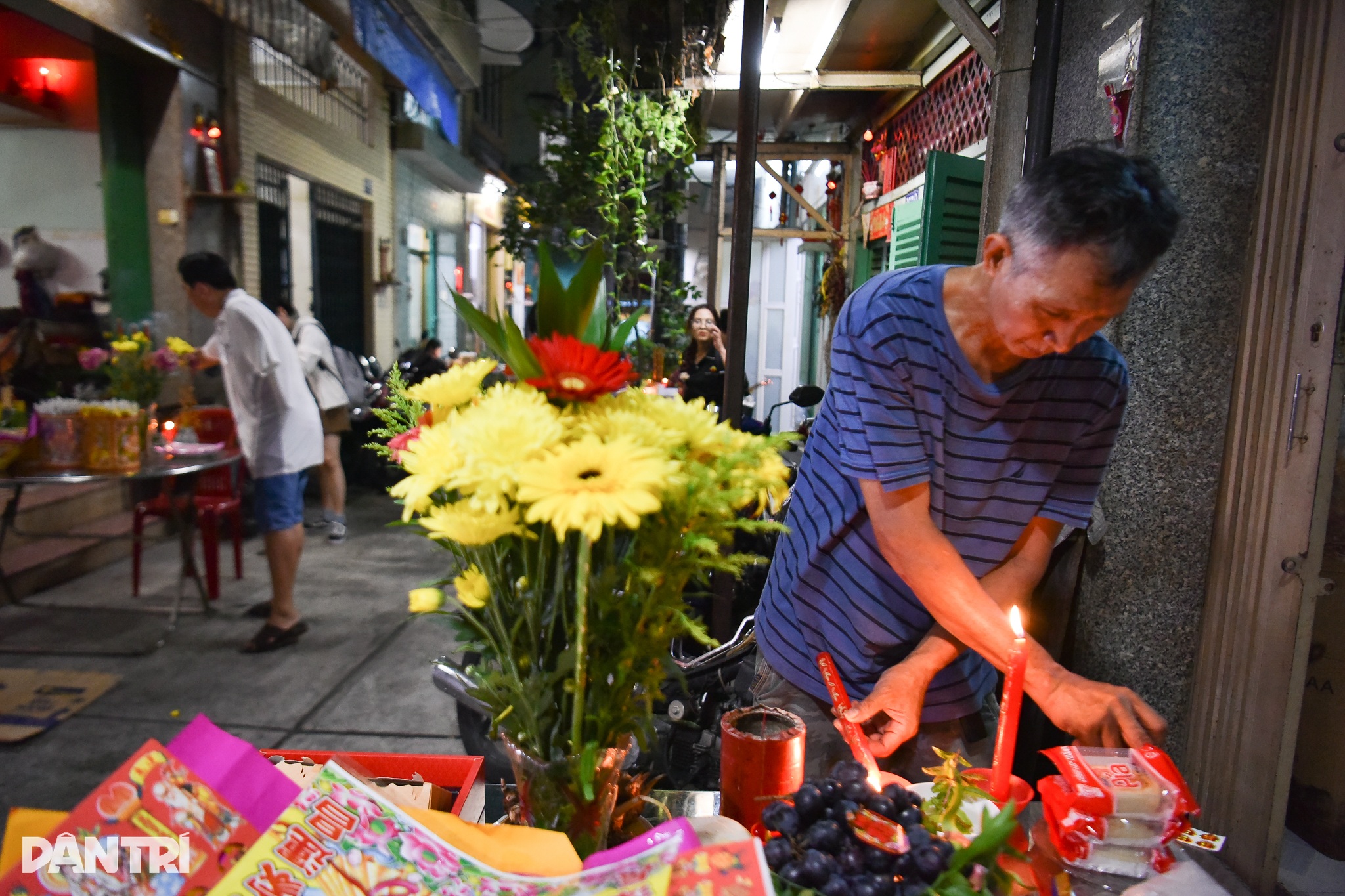Mondanbetungszeremonie der Chinesen in Ho-Chi-Minh-Stadt - 1 Lễ cúng trăng của người Hoa ở TPHCM - 1