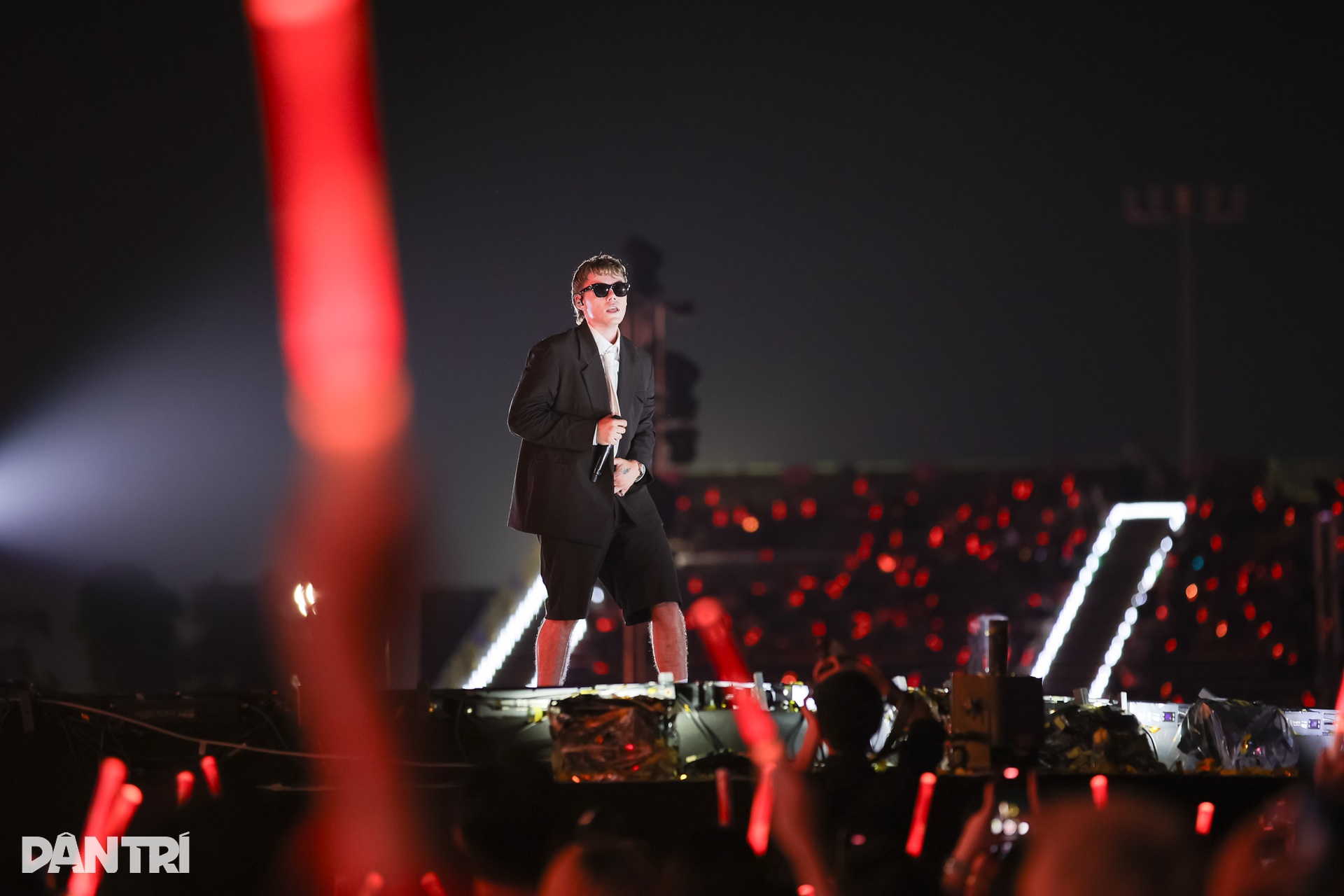 SOOBINがモノコードソロを演奏、DJスネークが5万人の観客に10億回再生のヒット曲を届ける - 13 SOOBIN độc tấu đàn bầu, DJ Snake mang hit tỷ view đãi 50.000 khán giả - 13
