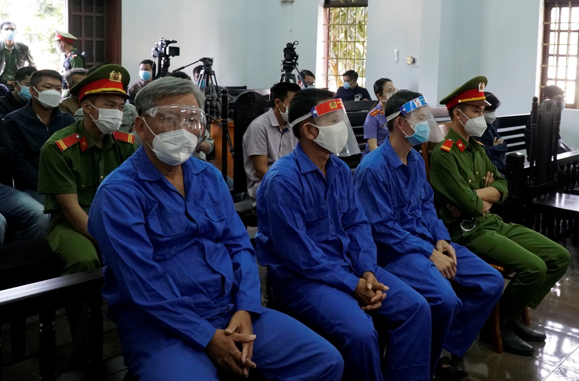 Trùm xăng giả Trịnh Sướng bị tuyên phạt 12 năm tù giam - 1 Trùm xăng giả Trịnh Sướng bị tuyên phạt 12 năm tù giam - 1