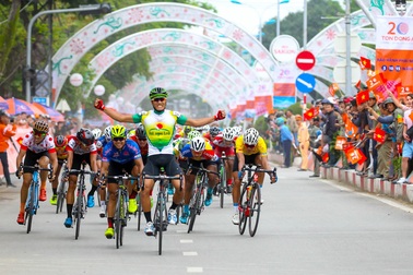 Nguyễn Thành Tâm thắng chặng 11 giải xe đạp xuyên Việt 2018
