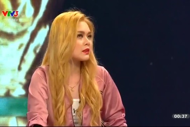 Nữ CĐV bị chế ảnh vì lỡ miệng khoe xem Brazil từ năm 2000, thời còn... Pele