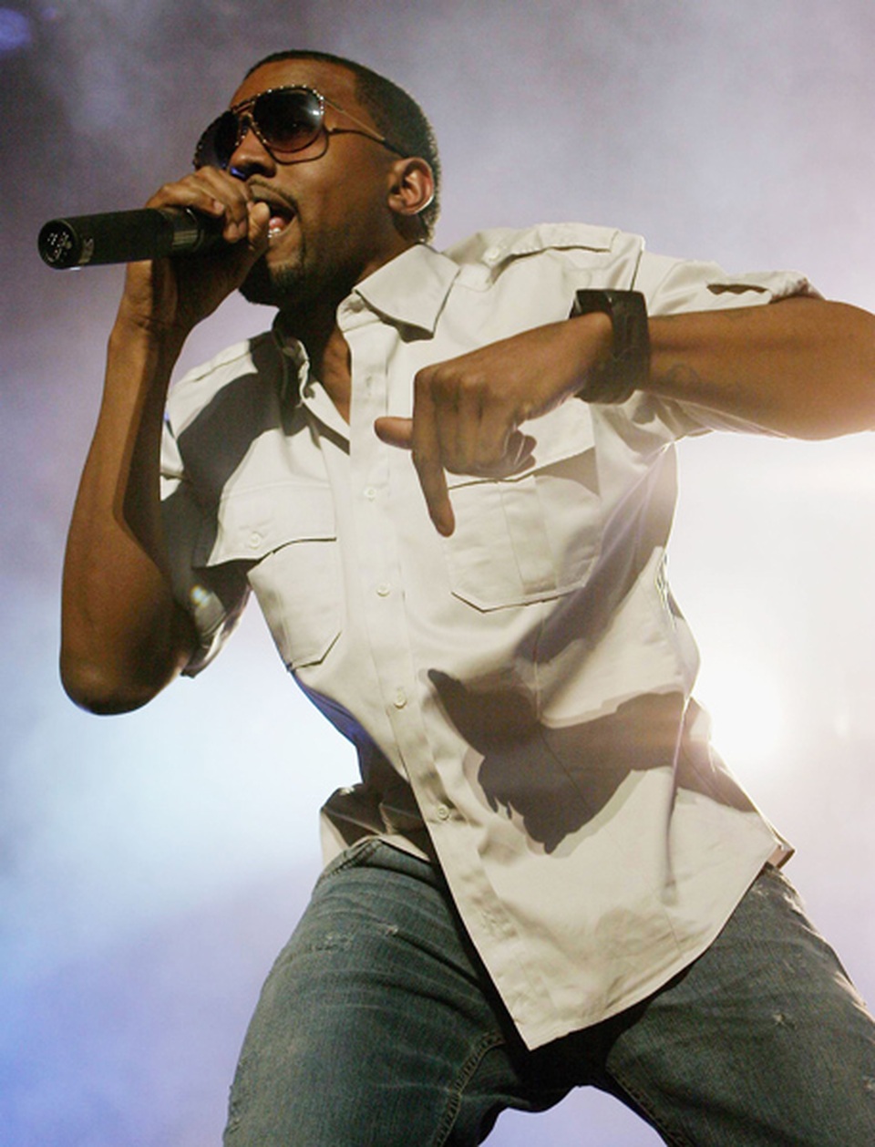 Những cột mốc đáng nhớ trong mối quan hệ của Kim Kardashian - Kanye West - 4 Những cột mốc đáng nhớ trong mối quan hệ của Kim Kardashian - Kanye West - 4
