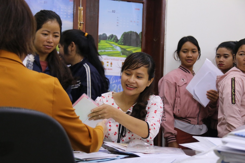 Niềm vui vỡ òa của hàng chục giáo viên tình nguyện đứng lớp không lương - 3 Niềm vui vỡ òa của hàng chục giáo viên tình nguyện đứng lớp không lương - 3