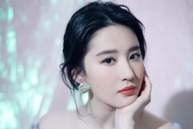 Mối quan hệ bí ẩn giữa "thần tiên tỷ tỷ" Lưu Diệc Phi và cha nuôi tỷ phú