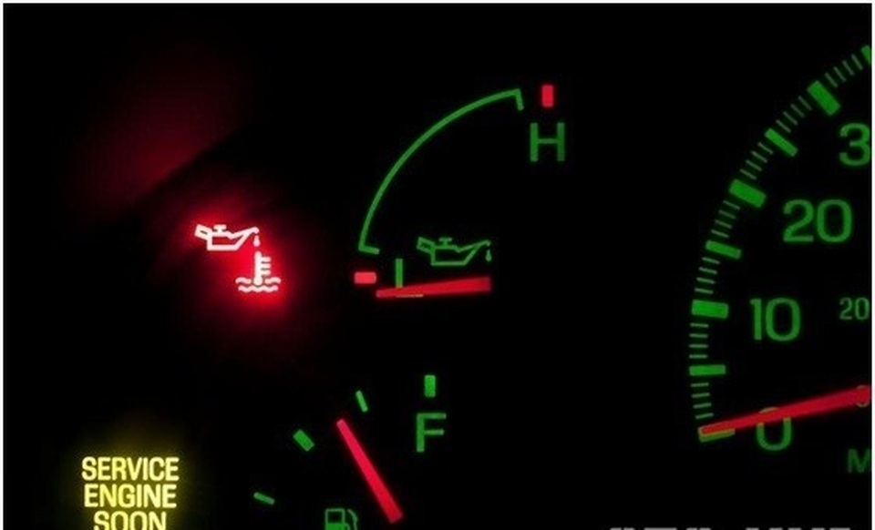 Điều gì xảy ra khi xe hết sạch dầu máy mà không biết? - 1 Điều gì xảy ra khi xe hết sạch dầu máy mà không biết? - 1