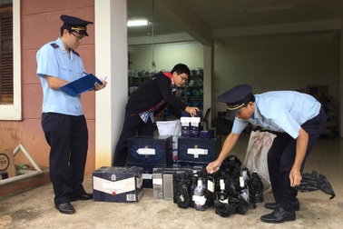 Cấm kinh doanh tạm nhập, tái xuất rượu, thuốc lá, ô tô cũ và xăng dầu