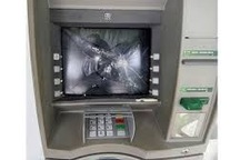 Bắt đối tượng không rút được tiền bực mình đập phá 2 cây ATM