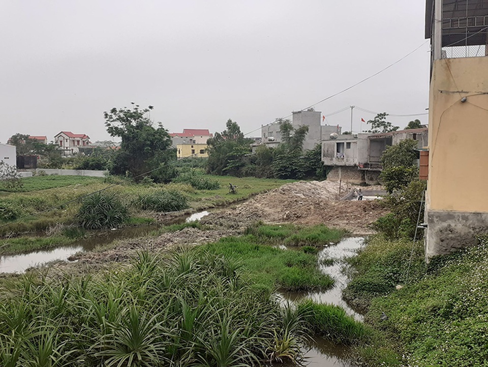 Quảng Bình: Ngang nhiên lấn chiếm đất thuỷ lợi xây dựng móng nhà! - 1 Quảng Bình: Ngang nhiên lấn chiếm đất thuỷ lợi xây dựng móng nhà! - 1