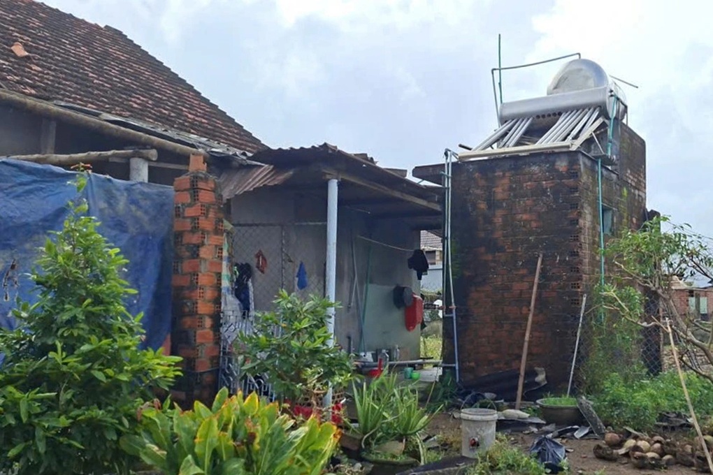 Lốc xoáy làm tốc mái nhiều nhà dân ở Gia Lai - 2 Lốc xoáy làm tốc mái nhiều nhà dân ở Gia Lai - 2