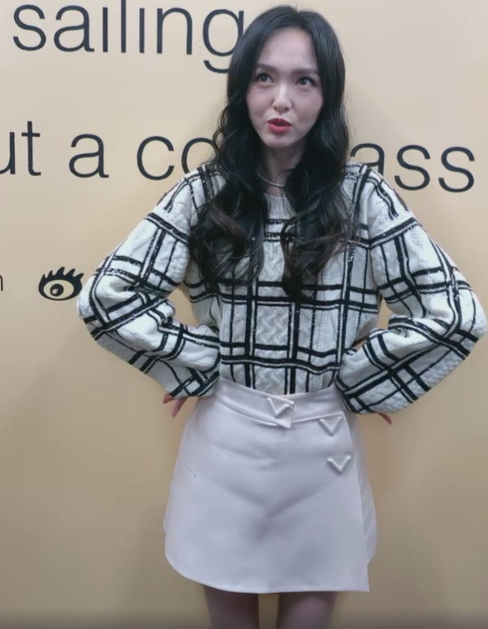 Choáng với đôi chân gầy tong teo của Đường Yên - 2 Choáng với đôi chân gầy tong teo của Đường Yên - 2