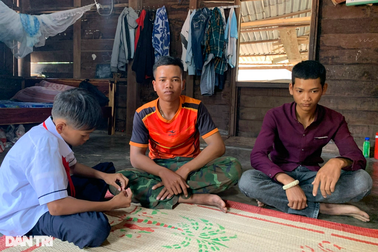 Năm anh em mồ côi khốn khổ vẫn quyết không "cho" em gái út