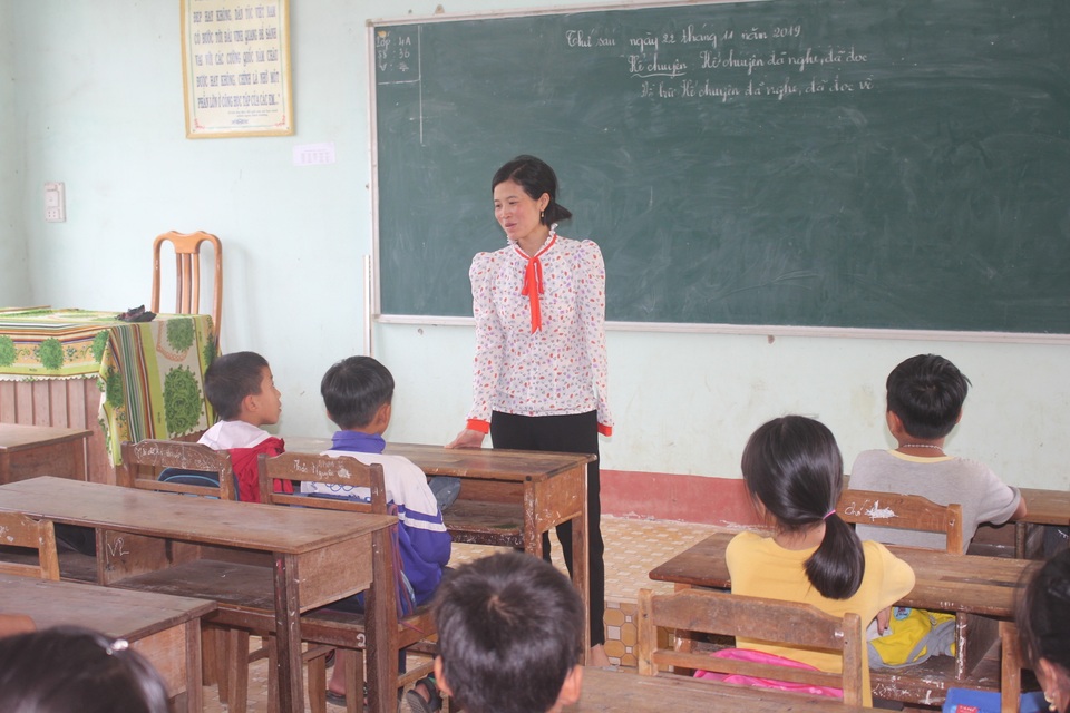 Xót xa cảnh cô giáo mất đi cánh tay trong lần băng rừng gieo chữ - 4 Xót xa cảnh cô giáo mất đi cánh tay trong lần băng rừng gieo chữ - 4