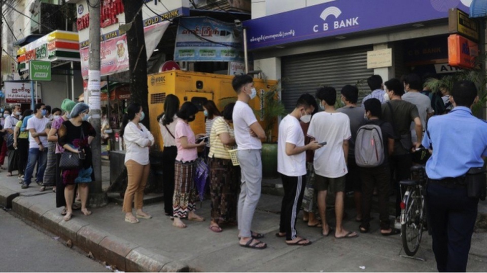 Chính quyền quân sự Myanmar dọa chuyển hết tiền gửi vào ngân hàng quân đội - 1 Chính quyền quân sự Myanmar dọa chuyển hết tiền gửi vào ngân hàng quân đội - 1