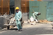Công nhân oằn mình dưới nắng nóng