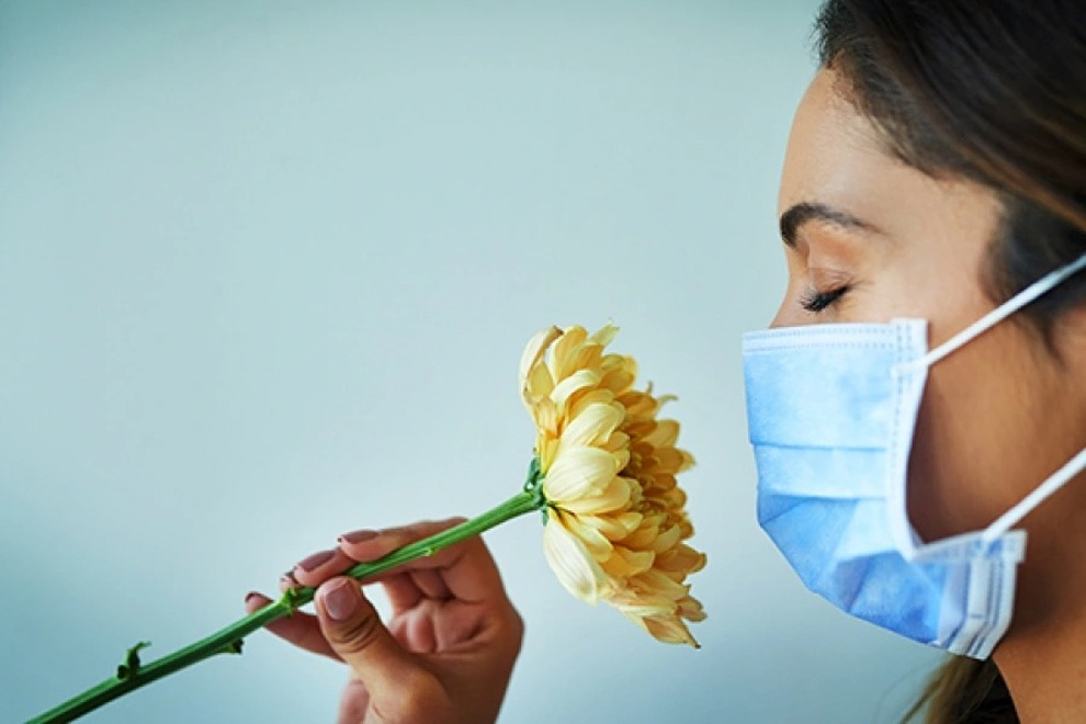 Hội chứng kì lạ khiến người từng mắc Covid-19 ngửi thơm thành thối - 1 Hội chứng kì lạ khiến người từng mắc Covid-19 ngửi thơm thành thối - 1