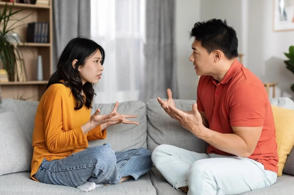 Cặp vợ chồng độc lạ: Ly thân trong tuần, gặp nhau cuối tuần - 2