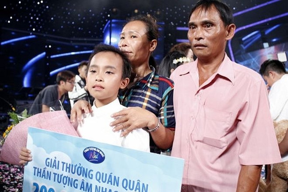 Trước khi ra riêng, cuộc sống của Hồ Văn Cường bên mẹ Phi Nhung ra sao? - 2 Trước khi ra riêng, cuộc sống của Hồ Văn Cường bên mẹ Phi Nhung ra sao? - 2