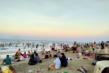 Quảng Nam cấm tụ tập quá 30 người tại cùng một khu vực bãi biển