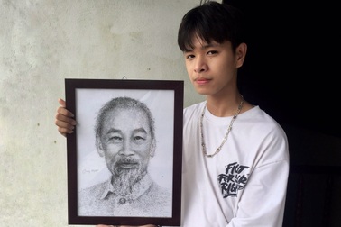 Nam sinh lớp 10 vẽ Bác Hồ bằng hàng triệu chữ "Việt Nam"