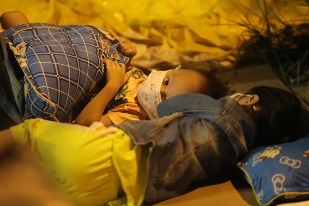 Những đứa trẻ kẹt ở quê do đại dịch: Con xin mẹ, hãy đưa con về! - 5 Những đứa trẻ kẹt ở quê do đại dịch: Con xin mẹ, hãy đưa con về! - 5