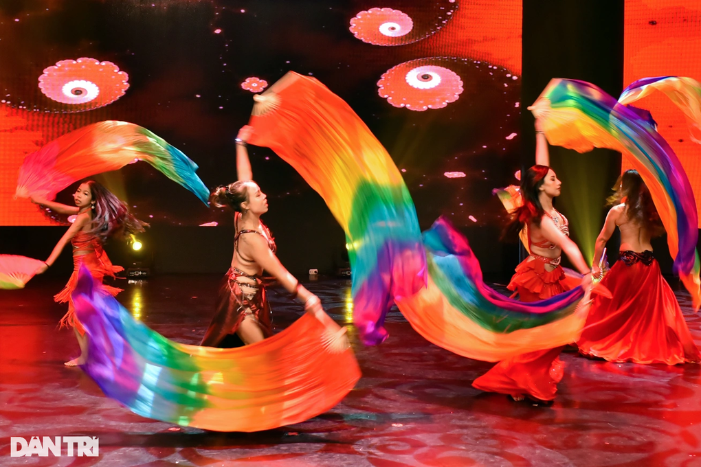 Mãn nhãn các tiết mục Belly Dance trong sự kiện kỷ niệm 10 năm cuộc thi - 3 Mãn nhãn các tiết mục Belly Dance trong sự kiện kỷ niệm 10 năm cuộc thi - 3