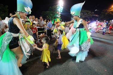 Đà Nẵng bùng nổ với các vũ điệu carnival đường phố tối 23/6