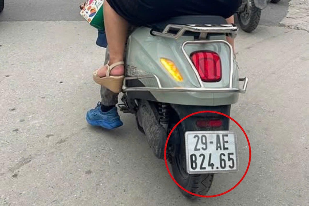 Xử lý lái xe máy dùng băng dính dán, thay đổi chữ trên biển số - 2 Xử lý lái xe máy dùng băng dính dán, thay đổi chữ trên biển số - 2