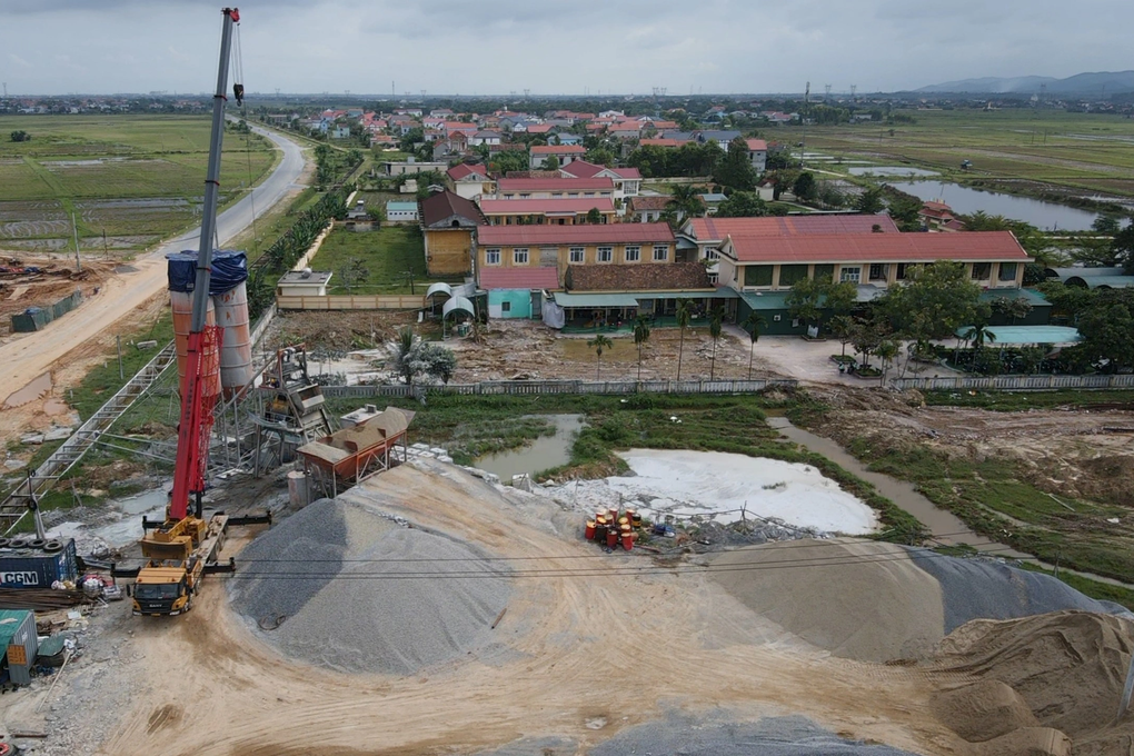 Trạm trộn bê tông phục vụ cao tốc phủ bụi trường học, khu dân cư - 3 Trạm trộn bê tông phục vụ cao tốc phủ bụi trường học, khu dân cư - 3