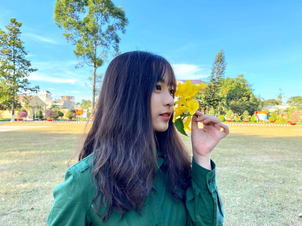 Nữ sinh mái ngố khiến bao chàng trai không cưa cũng tự đổ - 4 Nữ sinh mái ngố khiến bao chàng trai không cưa cũng tự đổ - 4