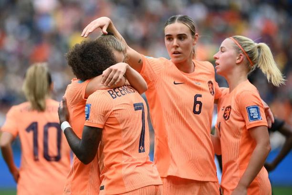 Đánh nhanh diệt gọn, Hà Lan giành vé vào tứ kết gặp Tây Ban Nha - 1 Đánh nhanh diệt gọn, Hà Lan giành vé vào tứ kết gặp Tây Ban Nha - 1