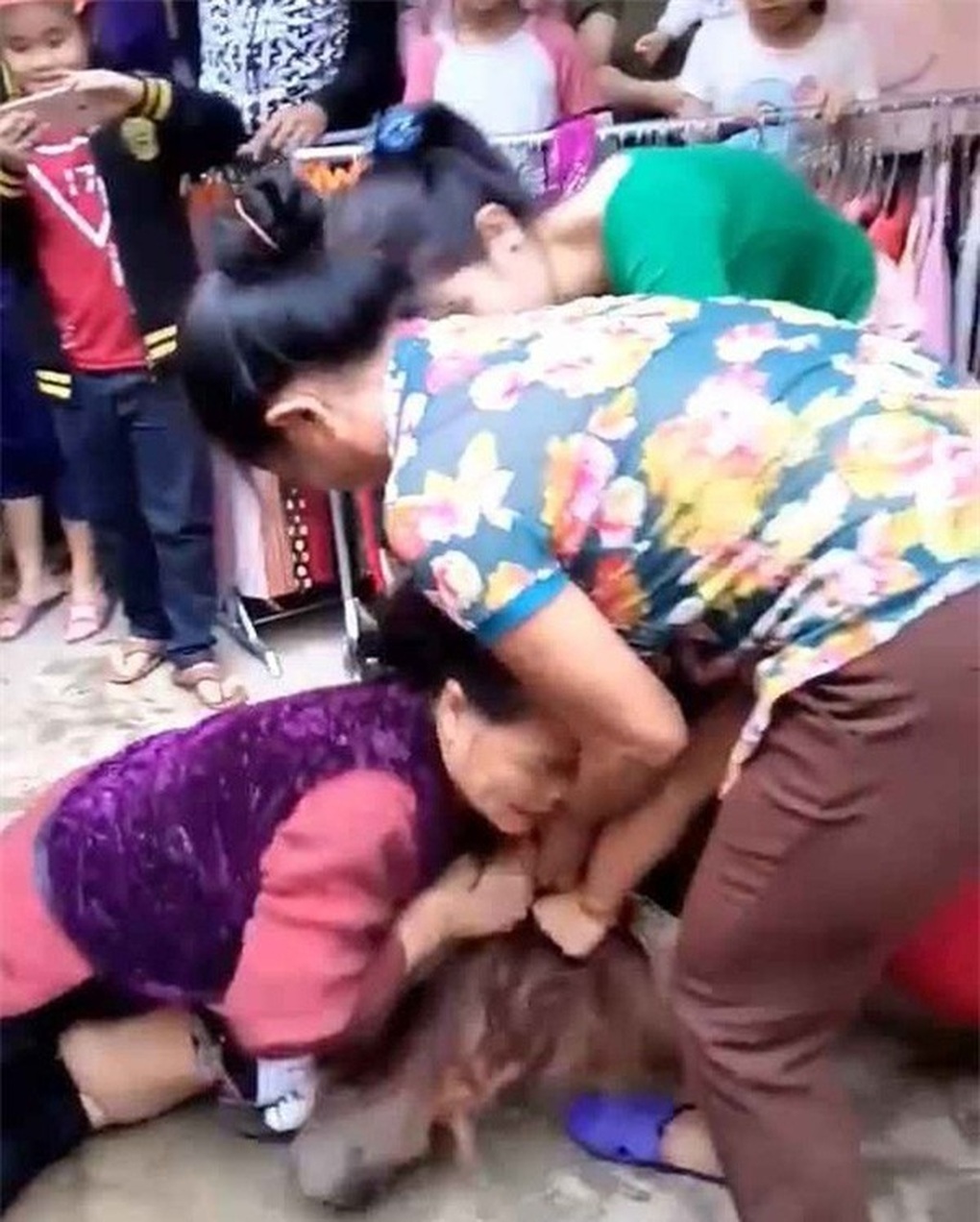 Chuyện ẩn sau việc cụ bà hai lần đi đánh ghen thay... dâu - 2 Chuyện ẩn sau việc cụ bà hai lần đi đánh ghen thay... dâu - 2