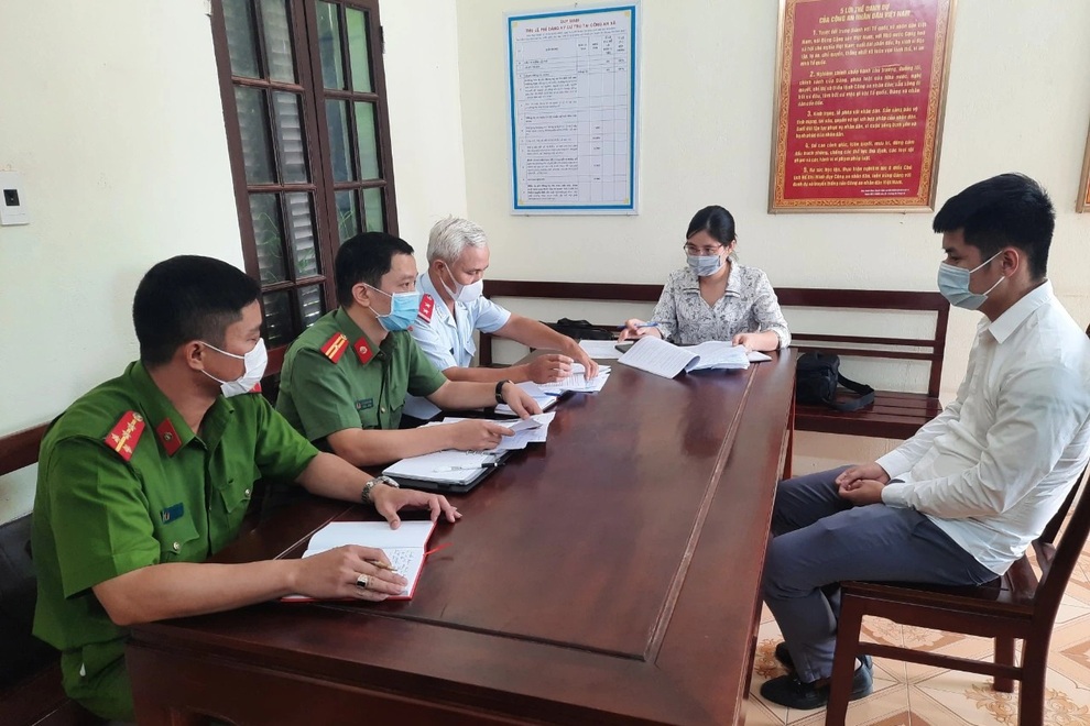 Livestream ngăn sông cấm chợ sai sự thật, nam thanh niên bị xử phạt - 1 Livestream ngăn sông cấm chợ sai sự thật, nam thanh niên bị xử phạt - 1
