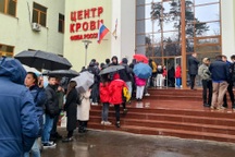 Hàng trăm người Nga xếp hàng hiến máu cho nạn nhân vụ khủng bố