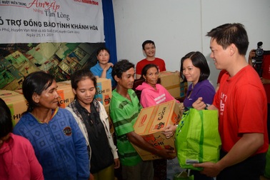 600 phần quà cứu trợ từ Lotte Mart đã đến với bà con cùng bão lũ Khánh Hòa, Phú Yên