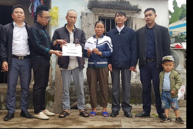 Bạn đọc giúp đỡ 85 triệu đồng tới người phụ nữ bị “trời đày”