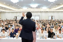 Cổ phiếu công ty dạy làm giàu gây bất ngờ; VNG giảm kịch sàn