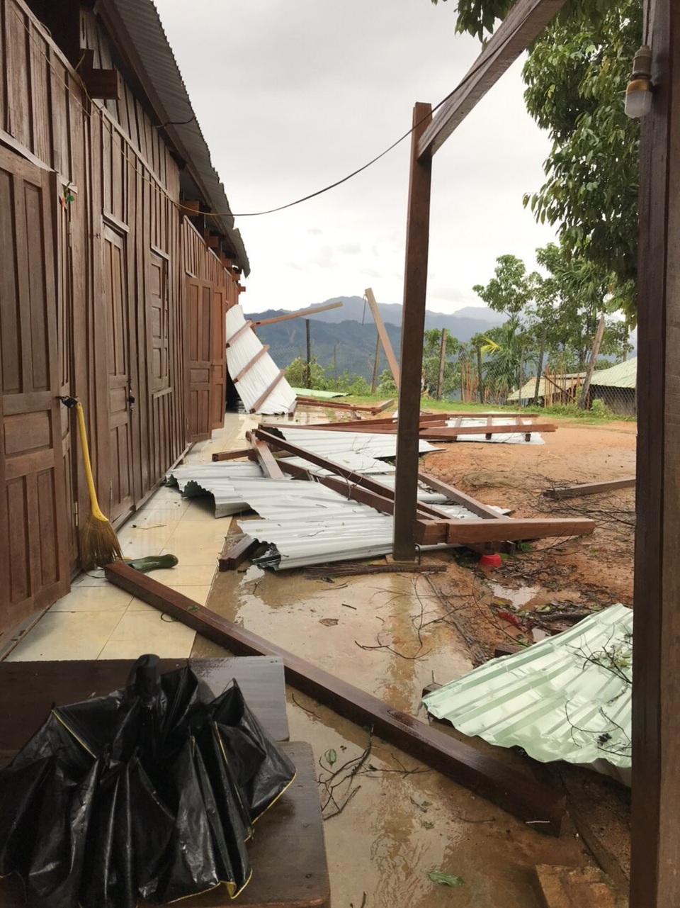 Bão giật tung mái trường, thầy trò Lấp Loa mơ lớp học kiên cố - 8