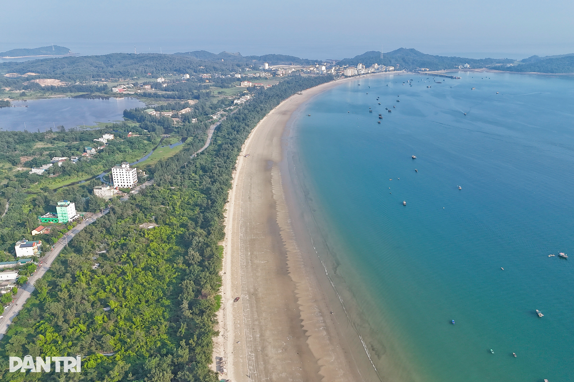 Mãn nhãn với những bãi cát dài trắng mịn ở đảo ngọc Cô Tô - 13 Mãn nhãn với những bãi cát dài trắng mịn ở đảo ngọc Cô Tô - 13