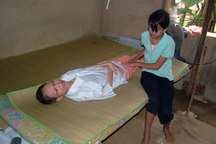 Người mẹ chỉ biết gọi con bằng nước mắt