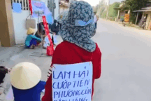 Vụ mở nhạc đám ma đòi nợ nguyên cán bộ công an: Một người bị đánh gãy răng?