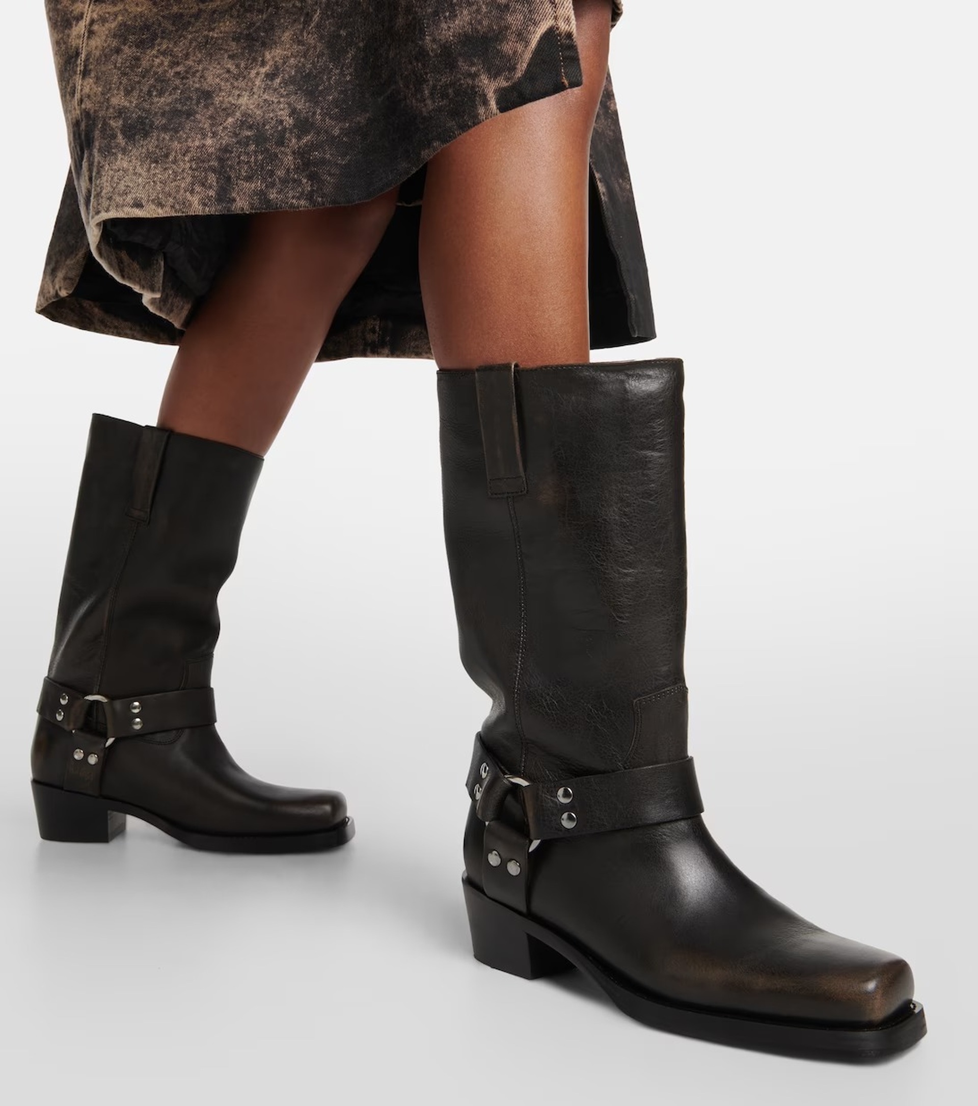 5 kiểu giày boots hot nhất hiện nay, giúp tôn vóc dáng gợi cảm - 4 5 kiểu giày boots hot nhất hiện nay, giúp tôn vóc dáng gợi cảm - 4